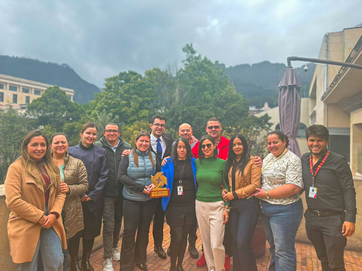 juridicadistri's tweet photo. Obtuvimos el Premio Nacional de Alta Gerencia del @DAFP_COLOMBIA  2026 (Nivel municipal), en la categoría “Fortalecimiento Institucional como Motor de Cambio, Mejora del Servicio y Respuesta Oportuna a los Grupos de Valor”, el máximo reconocimiento a la innovación en la administración pública del país