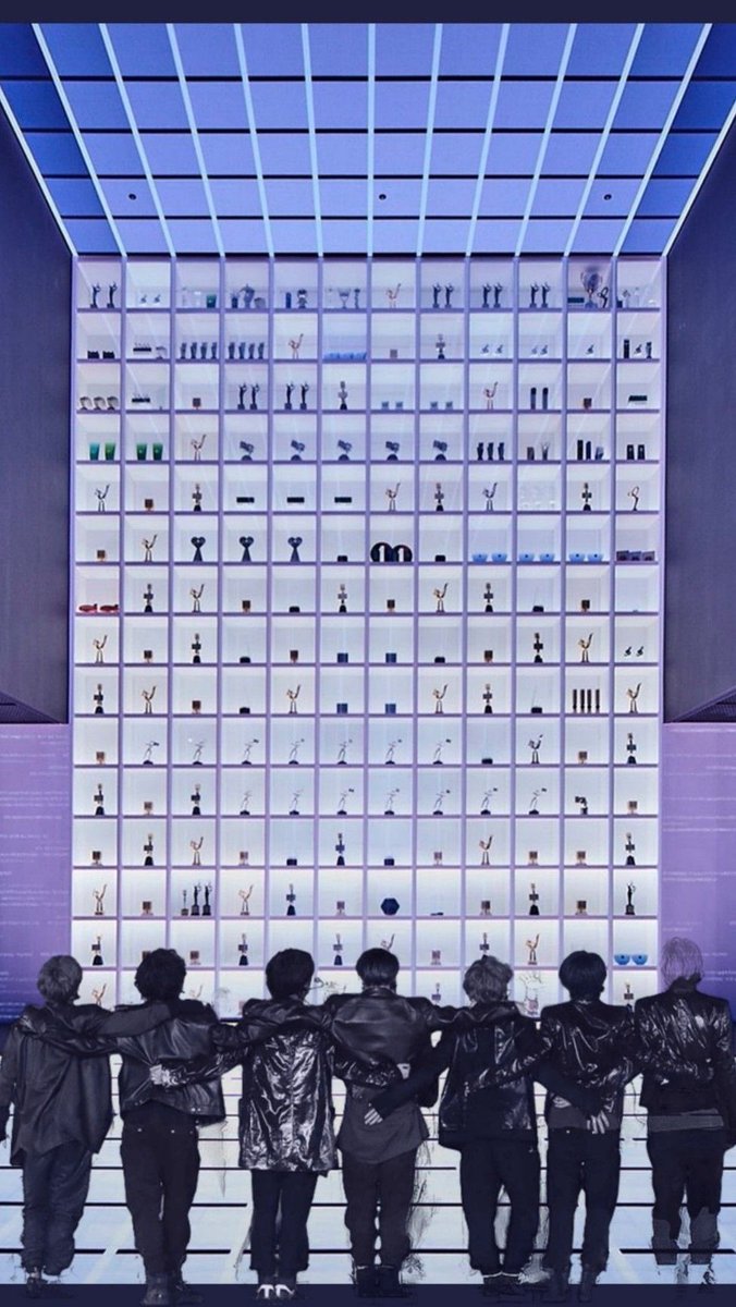 ticainluv_ot7's tweet photo. @luvsitooo Jajaja según el niño este ellos solo ganarían si son nominados en esa categoría, mira la fotito y creo que no están todos los premios ahí, pero claro me dirás que son impresiones en 3D https://t.co/sD7zdz9jPi