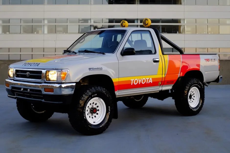 nelmagene2010's tweet photo. Like Love or Leave?

1992 Toyota Pickup https://t.co/gozt7diTWR
