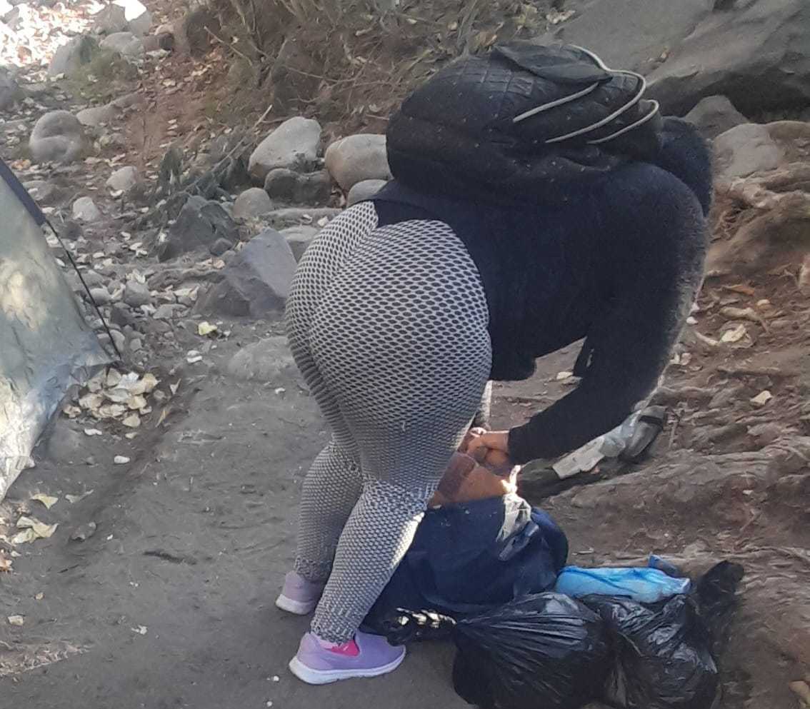 Camilo165559's tweet photo. #CuloTragón #cuckson #culonasincreíbles #latina
#ass #culona #culonaincreíble 
Hace unos dias fui con un amigo y su mamá a acampar, el caso es que su mamá iba vestida asi y no pude evitar las ganas de sacarle fotos, y bueno, queria ver que opinaban de esas nalgotas que se carga. https://t.co/vXSQj6PRaF