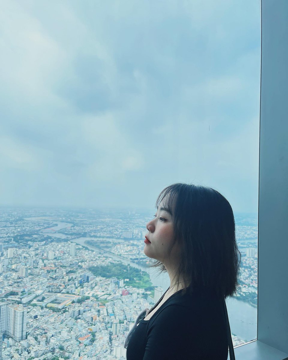 AshleyFordcb2j's tweet photo. Bà Nà Hill 🌻 https://t.co/71PvYgVVyw