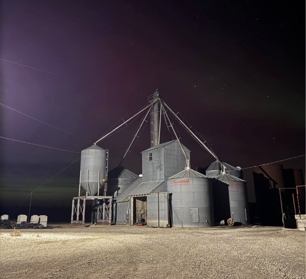 jaxlef14's tweet photo. Grain bins for sell. Need to be torn down and moved.
Located 4 Miles West of Americus, Ks 
30' 6 rings Butler
24'7 rings Butler
24'6 rings Butler
18'6 rings (2) Columbian
Overhead loadout bin on frame 1400 bu. Butler 

Make offer. 
Call Bill for more information.
620-366-1530 https://t.co/Q9GJ3nkGjJ