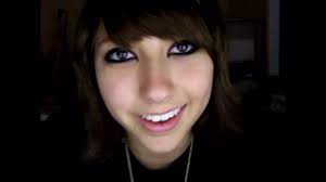 ShitpostRock's tweet photo. This girl really had guys in a STRANGLEHOLD in the late 2000s https://t.co/D4jfcJDXCa
