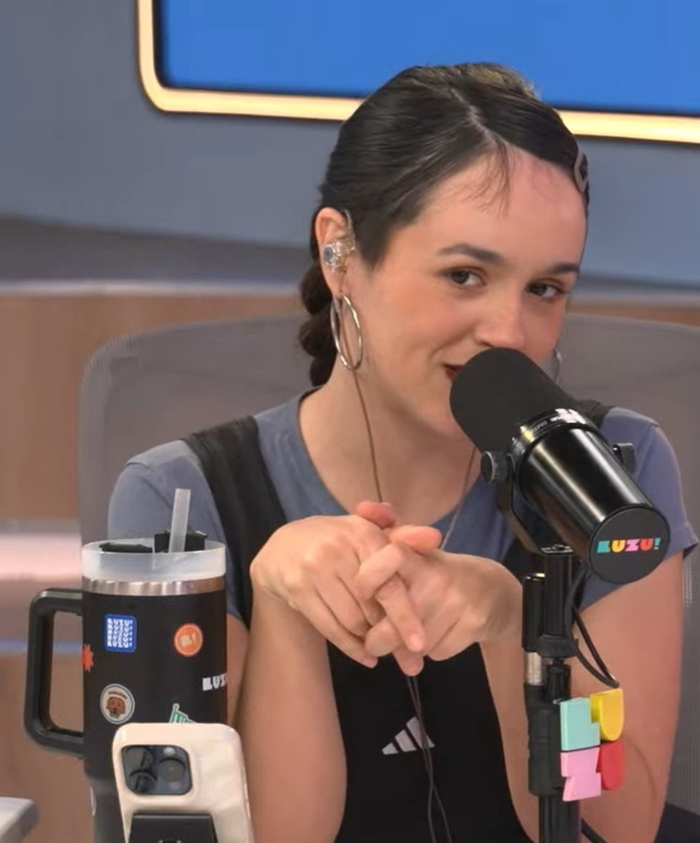 Rosi2Belen's tweet photo. Una está alcohólica,la otra recién separada y el turró está desbordado.Esto va hacer un programon 🍷💥
#PLPNocturno https://t.co/MPjvWblQ67