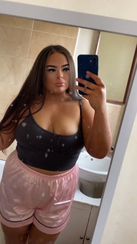 THEG0DDES_'s tweet photo. Go ahead, keep lurking and liking all my pictures, that’s the same as begging to be used and abused, there is no escaping 💅

#Findom #redhead #nsfwtwt #humanATM #teen #sph #mommy #joi #cbt #sissy #blackmail  #fit #femdom #cashcow #paypig #humiliation #footfetish #foot #goon https://t.co/7WD0YZZSa8