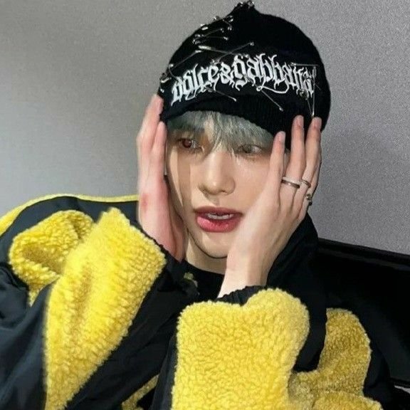 liprinxce's tweet photo. friend   request ˖𓂃. ݁˖

nombre:  keiran
apodos: kei, keikis
signo:  libra
edad:  23
estación fav:  invierno
color fav:  celeste y blanco  

( ⭐ ); roblox, mc, plato, música, fútbol, patinaje y artes 
  
            🤍      to     dm https://t.co/dgYcwfbEJl