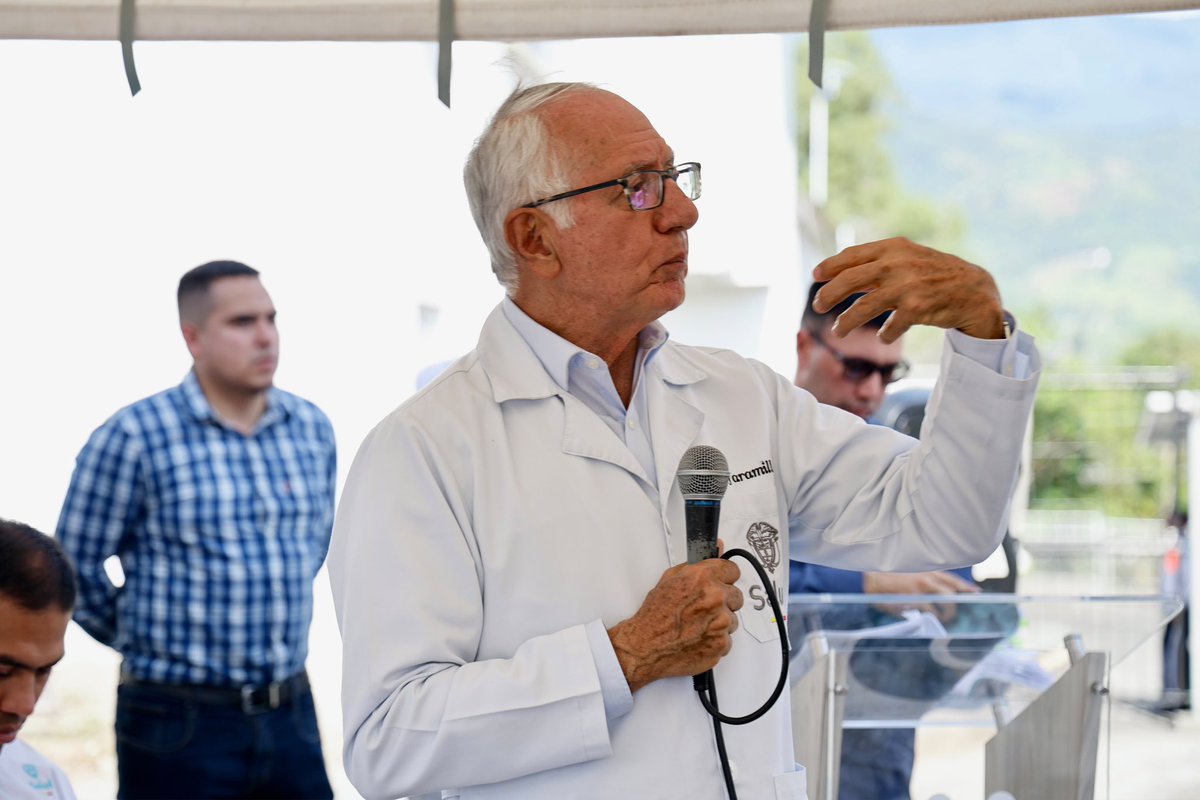 MinSaludCol's tweet photo. El Ministerio de Salud y Protección Social socializó las inversiones que el Gobierno nacional ha destinado a la capital quindiana entre 2022 y 2026 para seguir fortaleciendo la infraestructura hospitalaria, la atención en los territorios y el acceso oportuno a los servicios de salud.

Los recursos incluyen $85.827 millones para 10 proyectos de infraestructura y dotación; $2.778 millones para la conformación de 10 Equipos Básicos de Salud; $1.657 millones para cuatro vehículos de transporte asistencial; $1.807 millones para un Centro de Atención y Monitoreo en Adicciones (CAMAD) enfocado en la prevención y atención del consumo de sustancias psicoactivas; $652 millones en estrategias de promoción social y $4.371 millones para fortalecer la atención en salud de la población migrante.

Con una inversión total de $97.092 millones, el Gobierno nacional continúa consolidando una red pública más moderna, resolutiva y cercana a las comunidades del Quindío.

#ConDignidadCumplimos