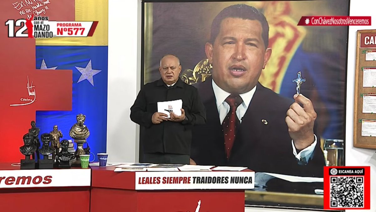 PartidoPSUV's tweet photo. "Ayer fue el cumpleaños de nuestro Comandante Hugo Chávez, guía espiritual, líder reconocido por todos nosotros, que encarna los principios y valores fundamentales de la Revolución Bolivariana", Diosdado Cabello, secretario general del #PSUV. 

@dcabellor 
#ConChávezNosotrosVenceremos