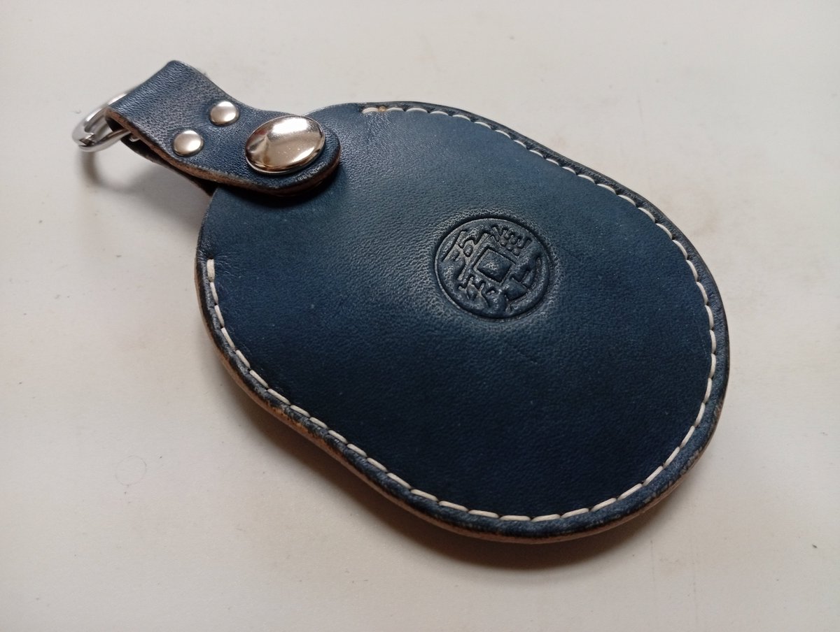 Gotodesign_jp_l's tweet photo. 限りなくコインサップな小銭入れ試作pt.2

サイズを80mm×100mmにしてみた
100円玉が30枚入る！
が、入れると完全に鈍器で職質で軽犯罪で取り上げられそう(笑)

これオーダーしてくれた友人に見せてOKなら革を決めて本番だな https://t.co/E8M1qalBBS