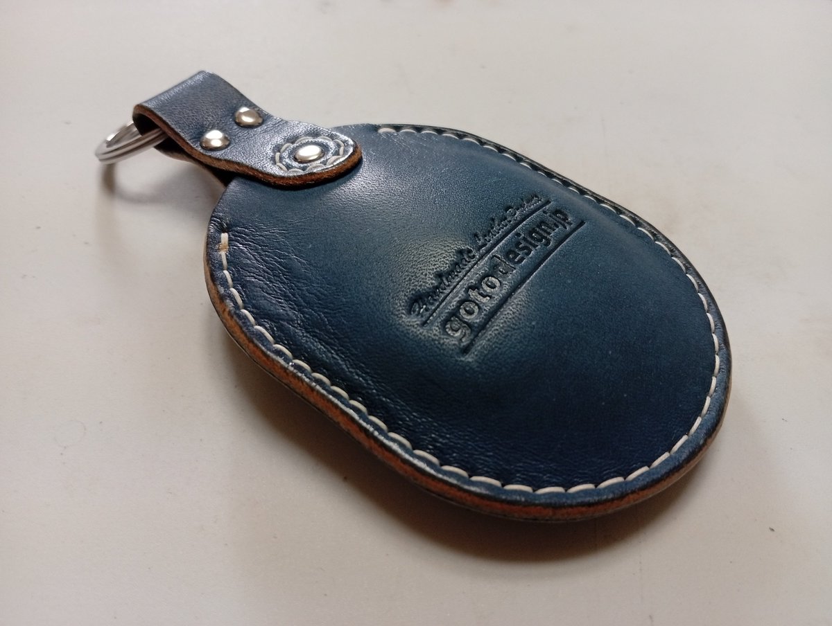 Gotodesign_jp_l's tweet photo. 限りなくコインサップな小銭入れ試作pt.2

サイズを80mm×100mmにしてみた
100円玉が30枚入る！
が、入れると完全に鈍器で職質で軽犯罪で取り上げられそう(笑)

これオーダーしてくれた友人に見せてOKなら革を決めて本番だな https://t.co/E8M1qalBBS