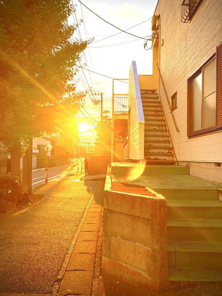 ATSUOONODA's tweet photo. An Unfamiliar Town / A Familiar Sunset https://t.co/MxENOAVKsF