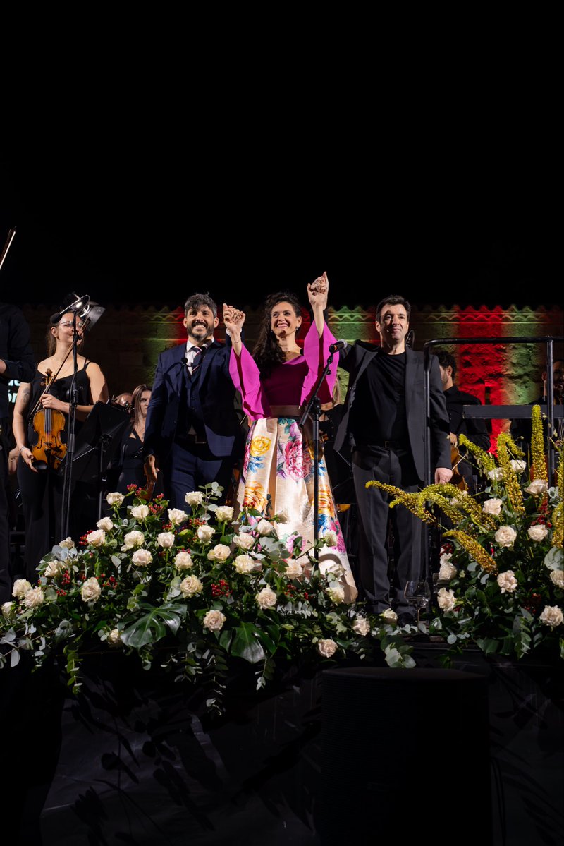 littleoperafest's tweet photo. La Plaza de la Catedral volvió a convertirse en un gran escenario al aire libre para inaugurar la XI edición de LittleOpera Zamora. Una noche de grandes voces, emoción compartida y ópera bajo las estrellas. ✨
@CyLEsVida https://t.co/nfKMfQTA72