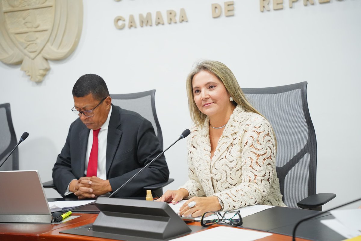 CamaraColombia's tweet photo. #CámaraInforma | La #ComisiónSexta conformó la mesa directiva para el período 2026 - 2027.

📌 Presidente: @ProfeGonzalezH 
📌 Vicepresidente: Jesús Armando Bedoya Rodriguez 
📌 Secretaria: Sandra Viviana Aristizabal Saleg. https://t.co/Wk72OgxCIZ