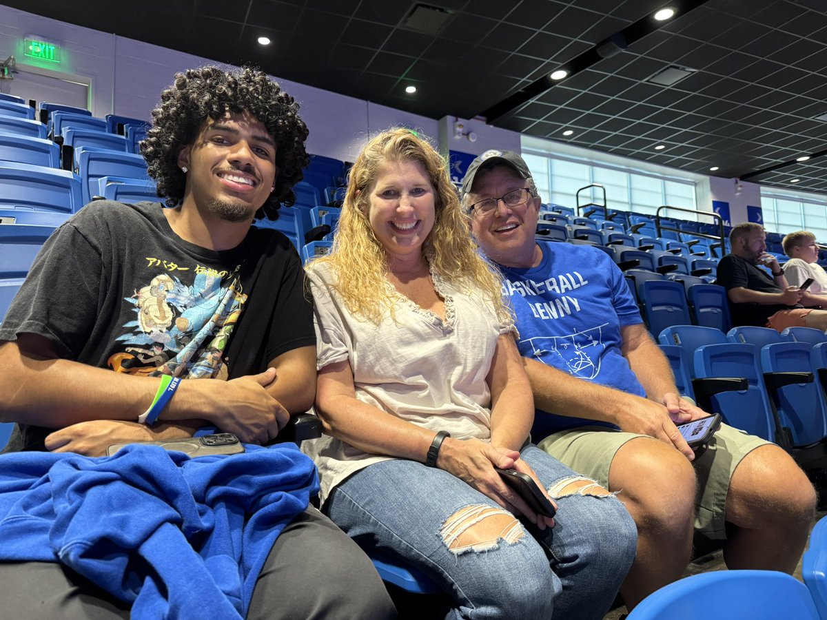 kellibeth's tweet photo. Look who I found! @ryanlemond @storiedhome @JosiahLemond https://t.co/hy1zZ0c3AS