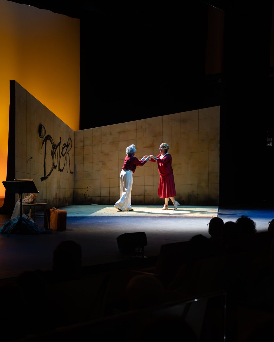 littleoperafest's tweet photo. Hay viajes que solo pueden contarse a través de la música. “Él, de las Tinieblas a la Luz” nos invitó a recorrer un intenso camino de transformación con una propuesta contemporánea que emocionó al público
@CyLEsVida https://t.co/pruAKgYt9O