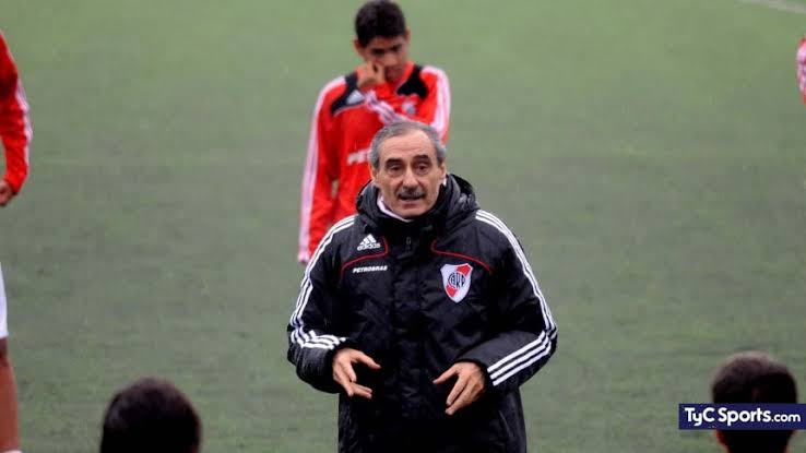 gonsnow's tweet photo. A los amigos miyo que empezaron a ver fútbol con Gallardo les explico lo que está pasando: en este momento usted está aquí. https://t.co/jDv8RjaNRU