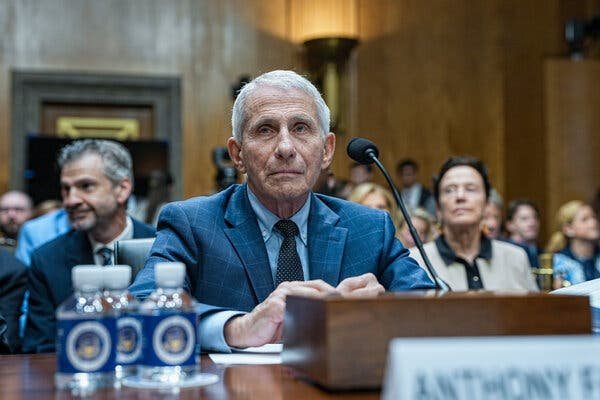 sarrah_bellus's tweet photo. 🚨 Dr. Anthony Fauci helped save millions of lives, despite facing daily threats and Trump's massive misinformation machine.

I will always stand with true American heroes over corrupt politicians. 

📢 RETWEET if you stand with Dr. Fauci! Let's get this on everyone's timeline today. ✋