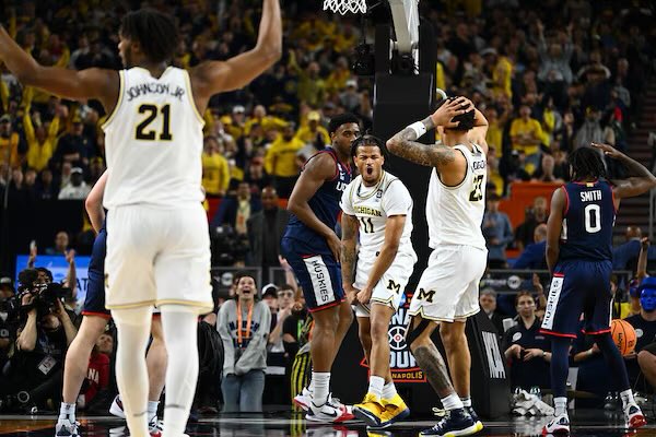 ryanphann's tweet photo. 37-3
+39.70 efficiency margin (2nd all time)
Most big ten wins in a single season
90.2 PPG in March Madness (most by a champion since 1990)
Three lottery picks 
Undefeated in conference road games
Beat Ohio State three times and MSU twice https://t.co/NHeIjX15BL