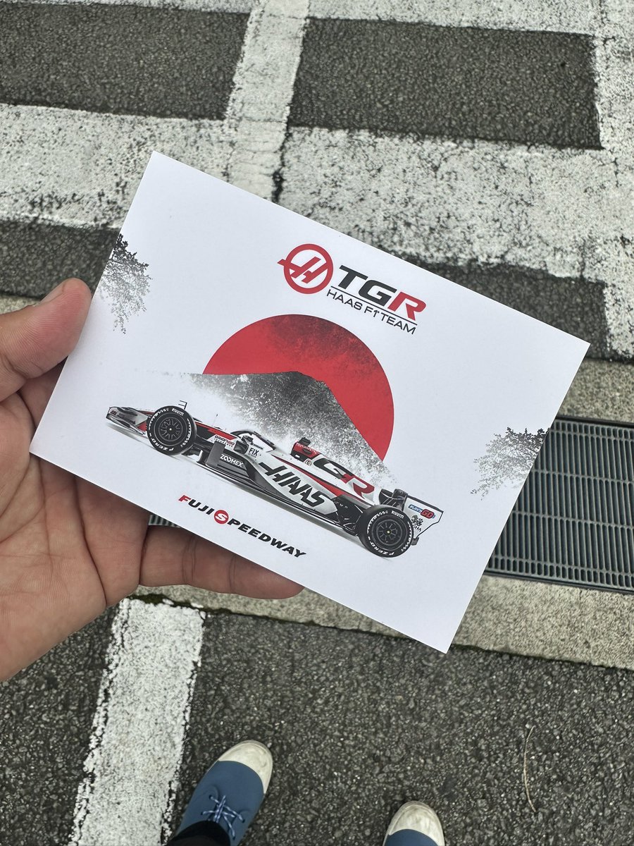 mobiltyvehicle's tweet photo. ピレリタイヤ触れたり、(SFだったけど)インパクトレンチ使ってタイヤ交換体験できたり。

今年のゴジラリバリー見れたり！

フロントノーズにメッセージ書けたり！

凄い格安イベントだったな。 https://t.co/lUgw8zpXOO