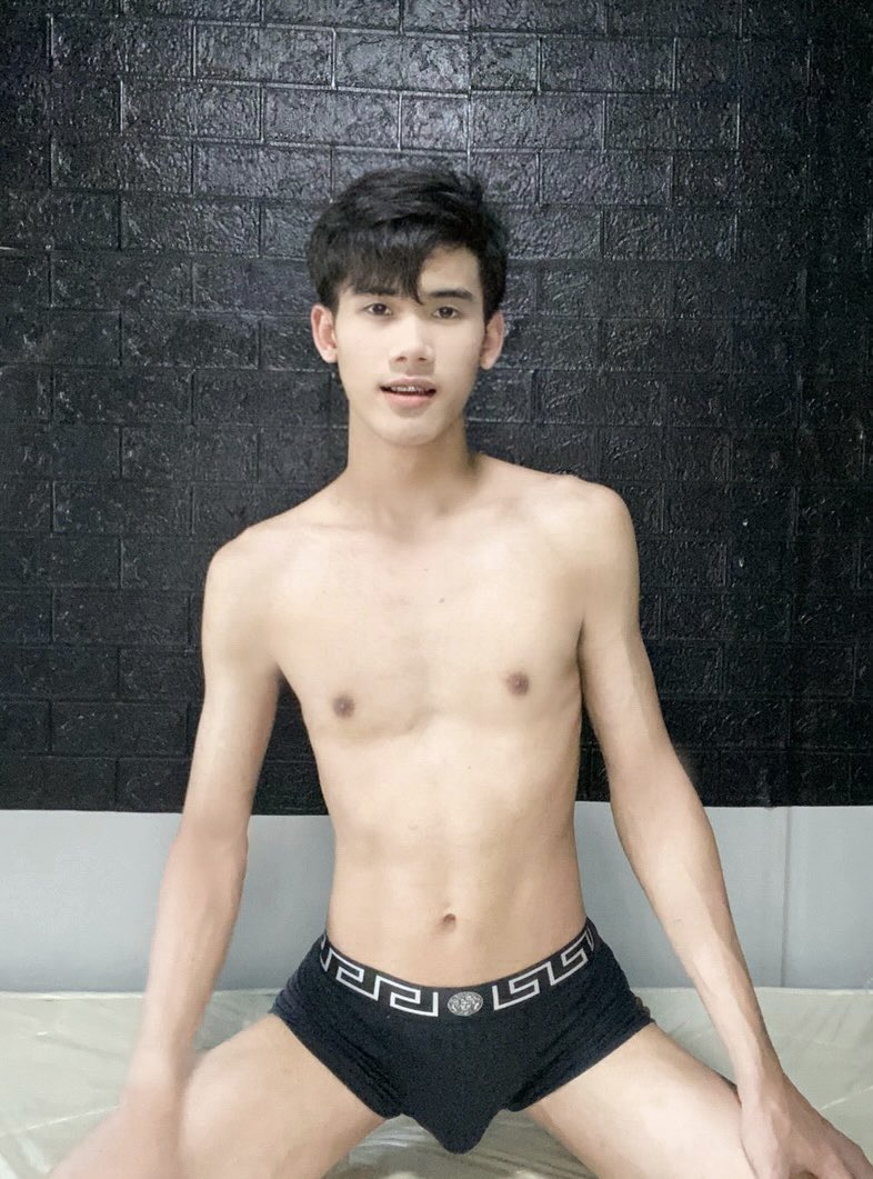Zinnoy159's tweet photo. บรรยากาศมันสดชื่นนนนน 🌧️🌧️ https://t.co/ZndLB6IzZx