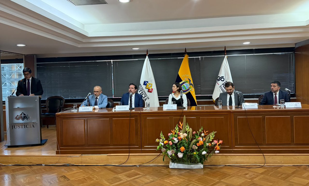 CorteNacional's tweet photo. 👨🏻‍⚖️ El Dr. Milton Velásquez, presidente de la #SalaAdministrativaCNJ, presentó el panel "Independencia Judicial e Inteligencia Artificial" y resaltó la importancia de fortalecer el diálogo entre la academia, organismos internacionales y la Función Judicial frente a los desafíos que plantea la IA en la actualidad.