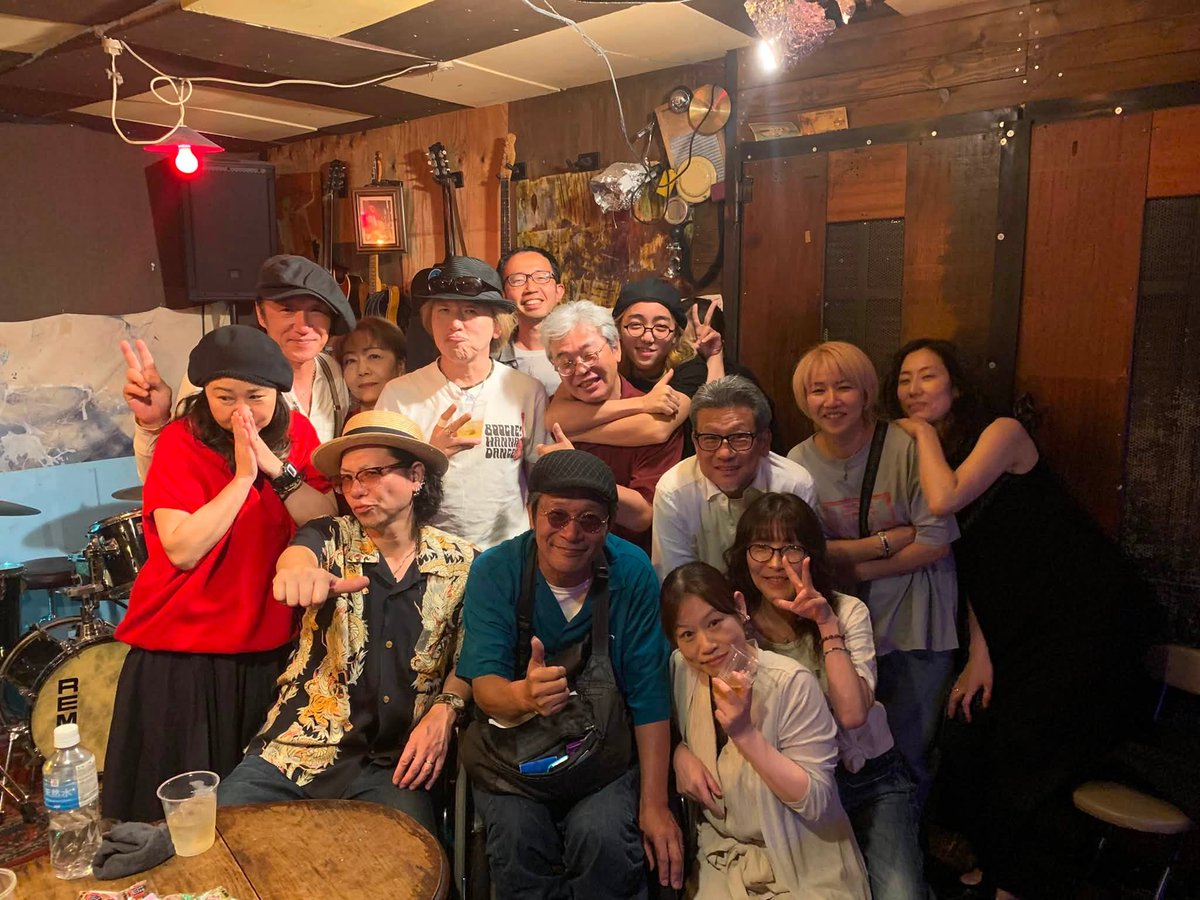 ketchy167's tweet photo. 十三レインコート ７月HappyMondayライブにドラムで飛び入り参入～ 次回レインコートでのライブは ８月２日(日)お昼13：30～ 口石&amp;マウストーンズ × 鷹獅&amp;JAIL BREAKERS 超楽しみ！
https://t.co/lTOoo1sYdY https://t.co/sdbYIKTsYV
