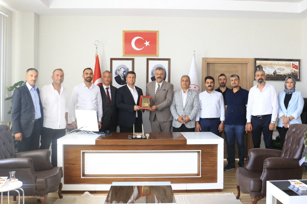 elazigashim's tweet photo. Türk Sağlık-Sen Genel Başkan Yardımcısı Sayın Yüksel KOÇAK ile Türk Sağlık-Sen Elazığ Şube Başkanı Sayın Adem POLAT ve yönetim kurulu üyeleri İl Müdürümüz Sayın Serdar DEMİRCİ ile bir araya gelerek istişarede bulundu.
Nazik ziyaretleri için kendilerine teşekkür ediyoruz. https://t.co/7bPK0J6v59