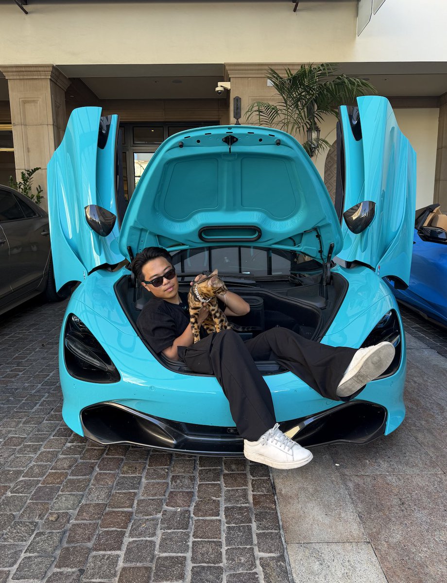 X_FINALBOSS's tweet photo. you are COOKED if you can't make $20K+ per month online in 2026

1. you can use AI to generate 300 posts in 15 minutes
2. you can get millions of views without spending a penny on ads
3. you can put words in a document and sell it 1000x for $50+ each
4. you can hire workers for $2.50/hr

100 years ago you needed your life savings just to START a business

today you can start for free on your iPhone in seconds

My 1.3 to 2.4 GPA teenager students that began working with me 10 months ago are making $30K–$80K+/month now

I got a student Zain was earning minimum wage at a café in may 2025... now he's making $78K/month and bought an AMG Mercedes

to help you guys , I've decided to LEAK the full recording of my $15M+ LIVE 20+ X Account Case Study printing $30K+ per month EACH for FREE for the next 24 hours

90 minutes. revealing X accounts making $1M+ per year (full case studies). usually $3K+ to access.

what's inside:

→ 20+ case studies of Ai digital products accounts doing $30K+ per month EACH
→ the exact funnel generating $151K in 7 days on autopilot
→ how Parker did $570K in 3 months with one X account
→ why accounts with 6.5M followers make LESS than mine with 13K views
→ the DM automation sending 1000+ messages daily for free (send link to purchase ebook)
→ the copywriting crash course formula turning comments into $10K–$100K sales
→ how to hit $100K/month posting tweets that take minutes to write

DELETING IN 24 HOURS

comment "X" and I'll DM it to you

**must be following + retweet to receive**