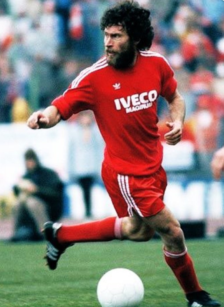 footballmemorys's tweet photo. Paul Breitner in action for Bayern Munich 

#BayernMunich #DerFCB https://t.co/EF0OEy3RVQ