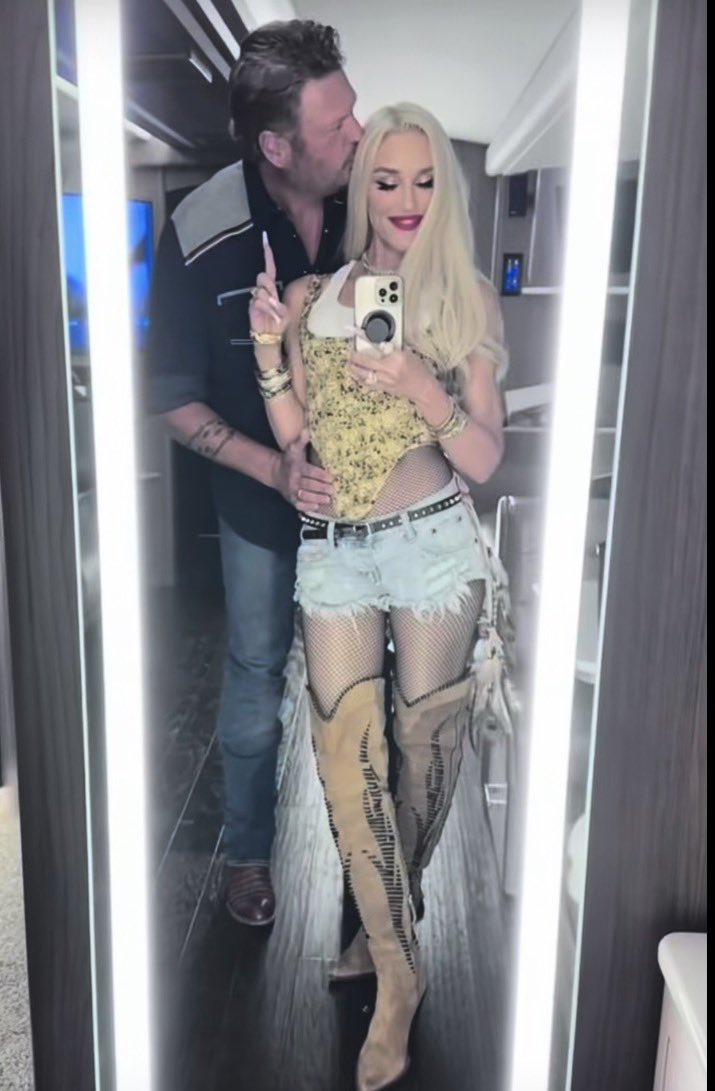 forgwenandblake's tweet photo. His hand placement 😮‍💨 https://t.co/KcXEb4d0fj
