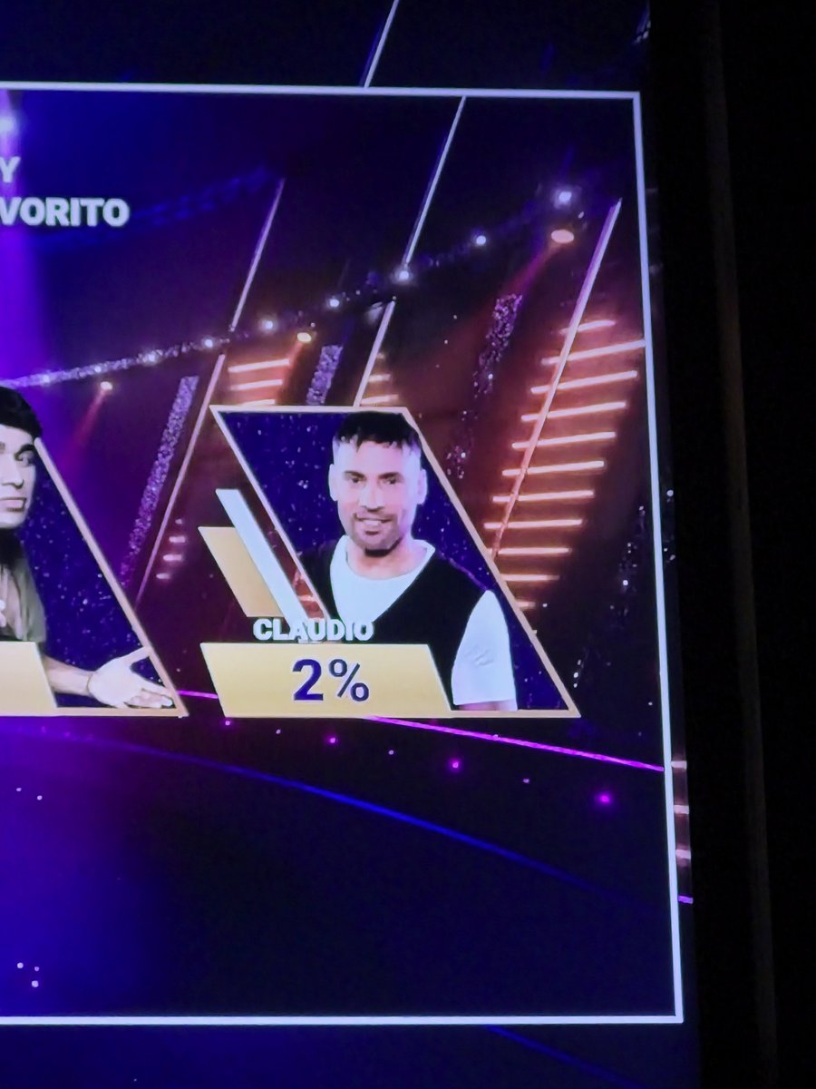 MarinXime's tweet photo. Pabreeeeee... nunca tendras famdon 😂😂😂 #FiebredeBaileChv https://t.co/lsBAyssFL6