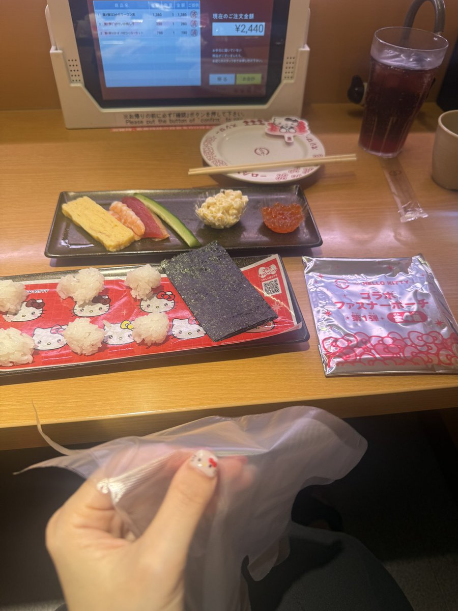 3150ceo's tweet photo. スシロー(3563)コラボ行ってきましたﾐ・◦・ﾐ❤️まぐろ抱えたキティちゃんかわいすぎるので後生大事にします🥹、、

ペックルちゃん出し忘れた🥹今日ももみくちゃでごめんやで https://t.co/9L4nhfmdfR