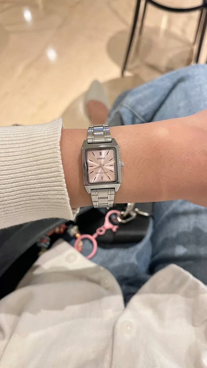 lostdr4ft's tweet photo. Seriesnya yang pink ternyata banyak! Tinggal sesuaikan sama selera. Tapi kalap banget semuanya bagus

Bulat atas:
https://t.co/bQ0K6xNSNP

Kotak kiri: 
https://t.co/aG1I5FQKWt

Sporty kanan:
https://t.co/czg7YXVskb https://t.co/YzibAPujBB