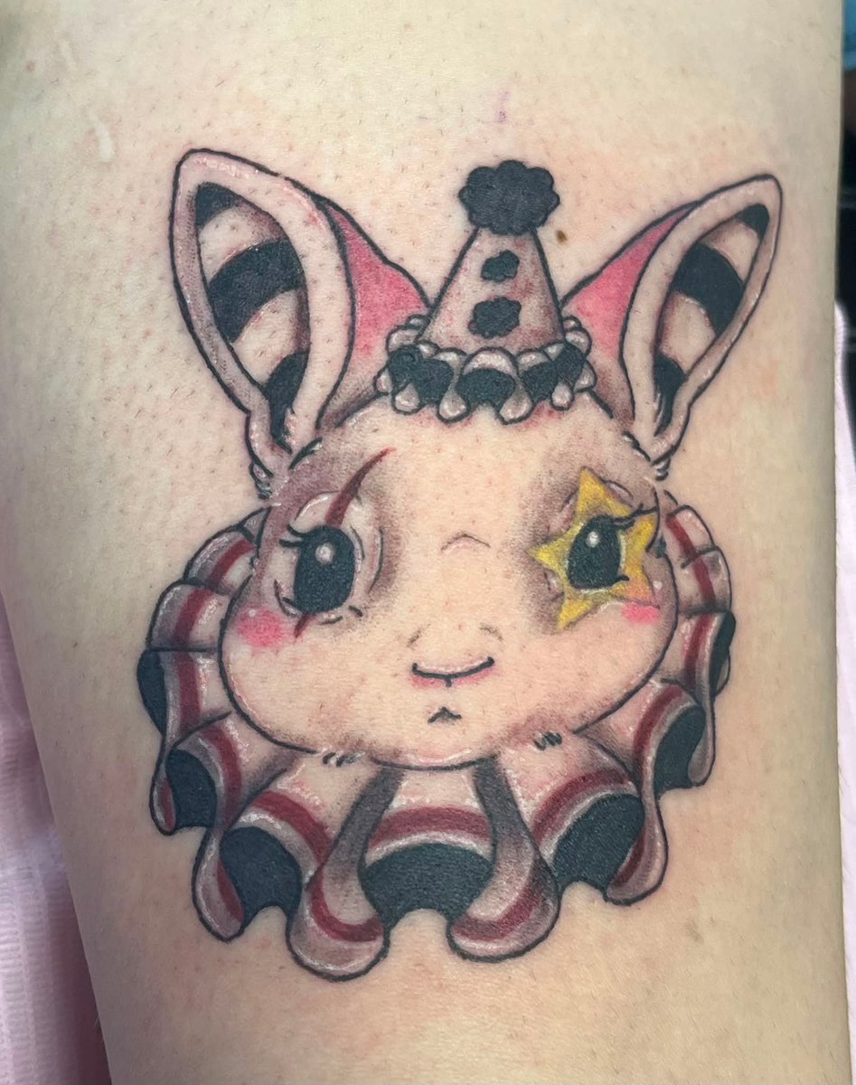 cheydayss's tweet photo. I got my first tattoo today! My artist (@/creepedy on insta) did so amazing!
FMLT tour was such a magical time for me and I met so many wonderful people thru it! 
Also I needed some more whimsy in my life https://t.co/l0479Z1RKY