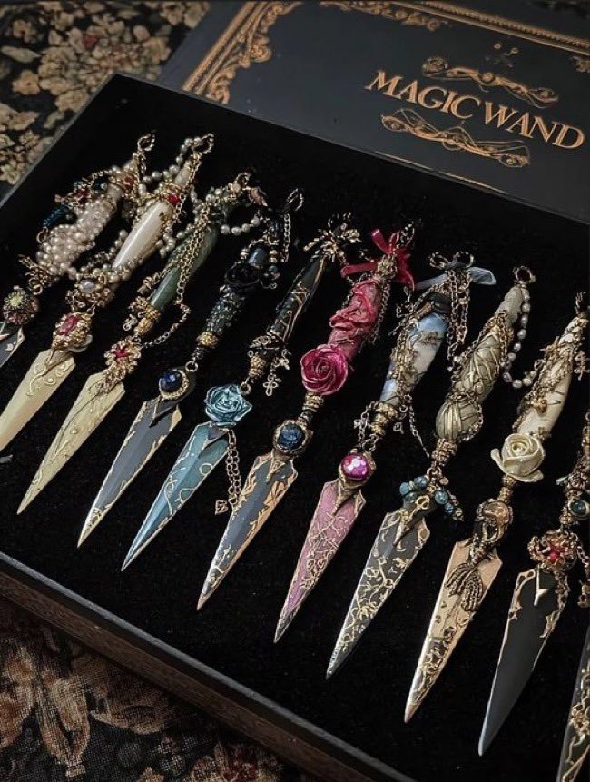 softtinted's tweet photo. pick your weapon https://t.co/iPMIWC4gKz