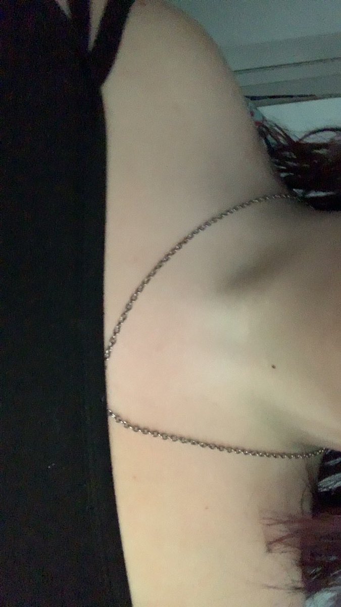 sallysarchives's tweet photo. How to get collar bones more visible asap https://t.co/yJyx9Co79S