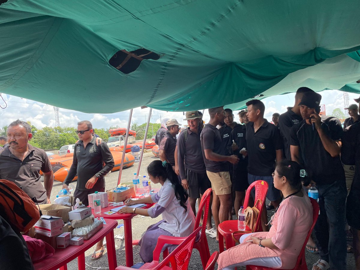 assampolice's tweet photo. Flood Relief Update

Our teams from SDRF @FnESAssam &amp; Police continue to distribute essential relief material in flood-affected districts across Assam.

We remain committed to ensuring timely assistance reaching every community in need.

@himantabiswa @HardiSpeaks https://t.co/5IWoPE7lS7