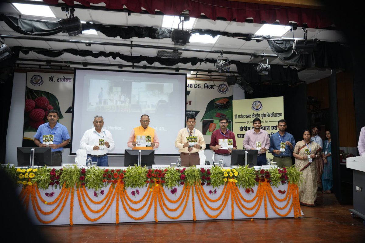 DoEE4RPCAU's tweet photo. Dr. Rajendra Prasad Central Agricultural University @Rpcau_pusa  के प्रसार शिक्षा निदेशालय द्वारा 28 जुलाई, 2026 को "लीची स्टिंक बग (Tessaratoma javanica) के प्रबंधन" विषय पर एक दिवसीय प्रशिक्षण एवं क्षमता निर्माण कार्यक्रम का सफल आयोजन विद्यापति सभागार में किया गया।
@icarindia https://t.co/Jc9ee7yZ6i