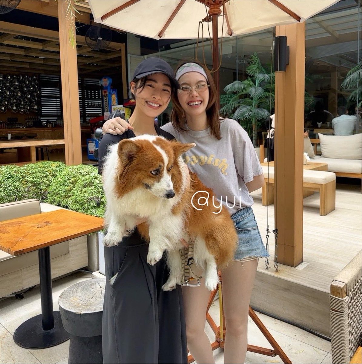 Kaoxkwong's tweet photo. ถ่ายกับมัม                                 ถ่ายกับตี๋ 🥺

แหมนู๋ออม5555555555555555555555 https://t.co/252NBBRZBX