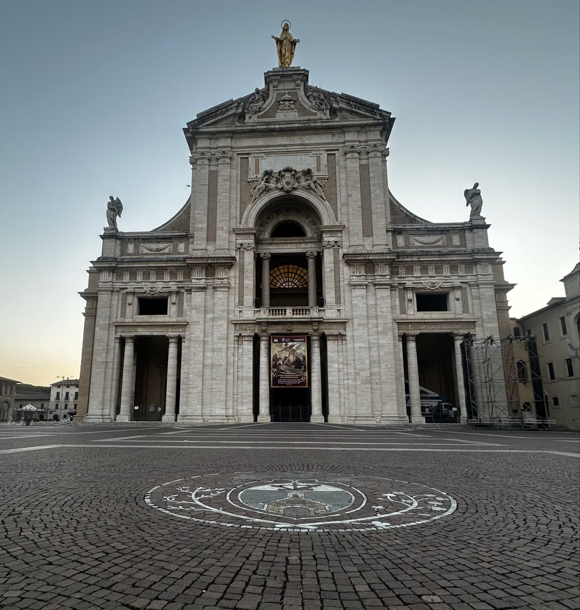 chiarab70's tweet photo. Come d’abitudine, arrivata in un posto, esco a correre
Corsetta mini che poi si cammina.
Ma sempre in coordinato
Santa Maria degli angeli proteggimi tu 🪽
#RunBabyRun🏃🏽♀️ #DiarioDiUnaSchiappa🥳#AndamentoLento🦥 #iocorroqui #MorningRunAlwaysFun🎉 https://t.co/7cMNQhFVZN