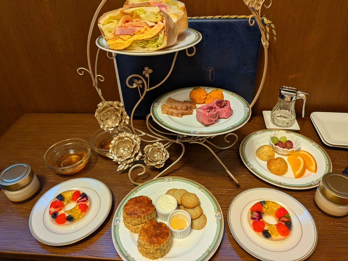 wuno176's tweet photo. 夫とロンネフェルトティーサロンさんでアフタヌーンティー。
ロンネフェルトの紅茶飲み放題は嬉しいです🫖 https://t.co/DlR30EED5m