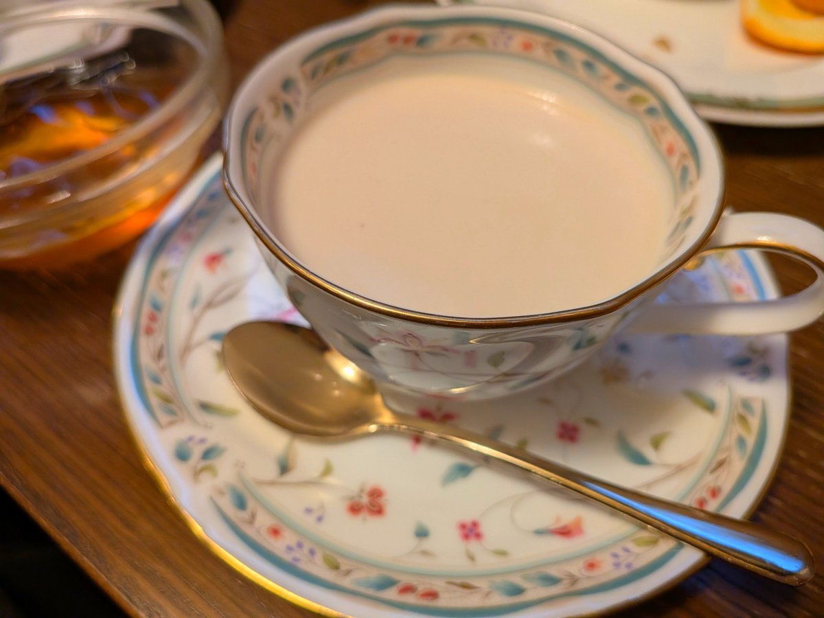 wuno176's tweet photo. 夫とロンネフェルトティーサロンさんでアフタヌーンティー。
ロンネフェルトの紅茶飲み放題は嬉しいです🫖 https://t.co/DlR30EED5m