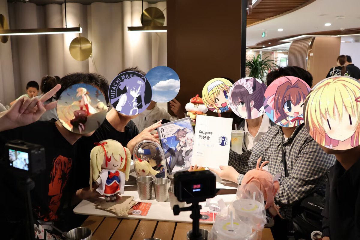 galgame122948's tweet photo. 【レポ】上海GalOnlyの旅、完。
​この旅もついに終わりました

かけがえのない出会いがくれた温もりと、語り合いの中で得たたくさんの宝物を胸に抱いて

あふれるほどの思い出でポケットをふくらませて、また次の再会を楽しみにしています

Galgameを愛するこの道で、僕たちは決して一人じゃない✨️ https://t.co/nvMGNogNC8