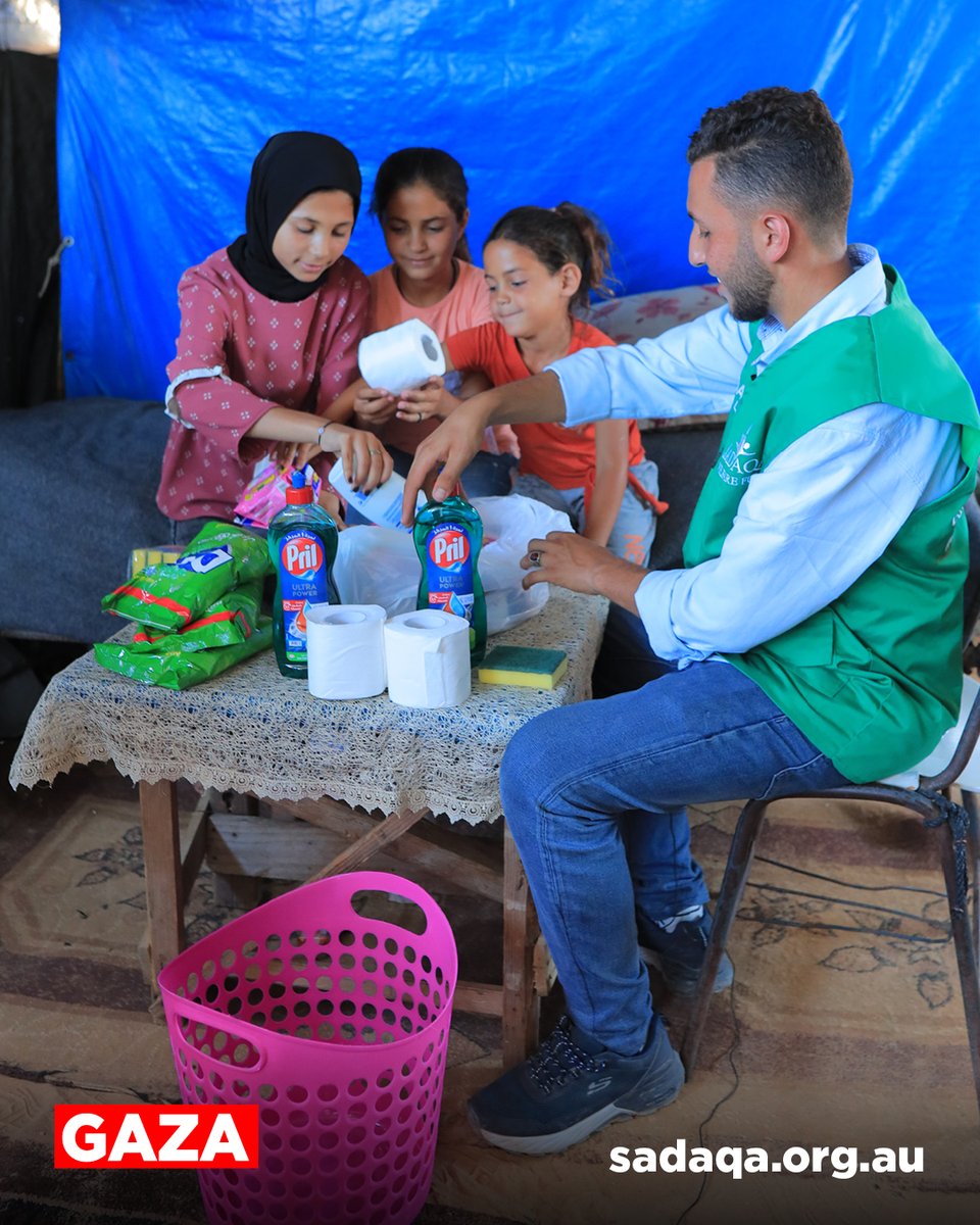 SadaqaWelfare's tweet photo. Everyday hygiene essentials are becoming harder to access for families in Gaza 🧼

Our team is distributing Hygiene Packs with items like soap, shampoo and toothpaste to help meet everyday needs.

➡️https://t.co/tGXBTK6I9M https://t.co/pQWAh5zLTd