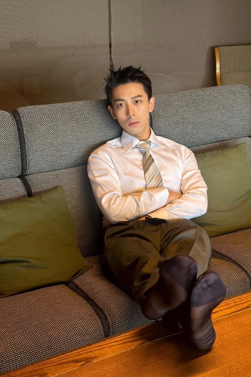 zeyadd02's tweet photo. 黒いストッキング😍😍 https://t.co/SAjkzsZ8ym