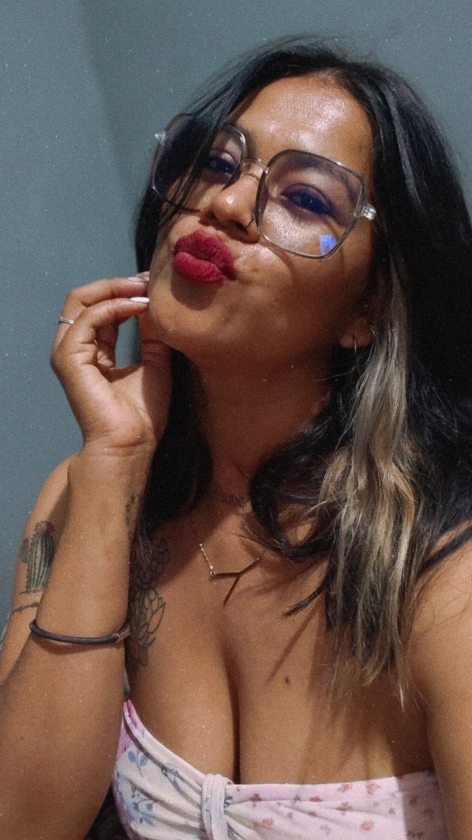 YarisCastillo_'s tweet photo. Besito de buenas noches 💋 https://t.co/qIsnMlbFcE