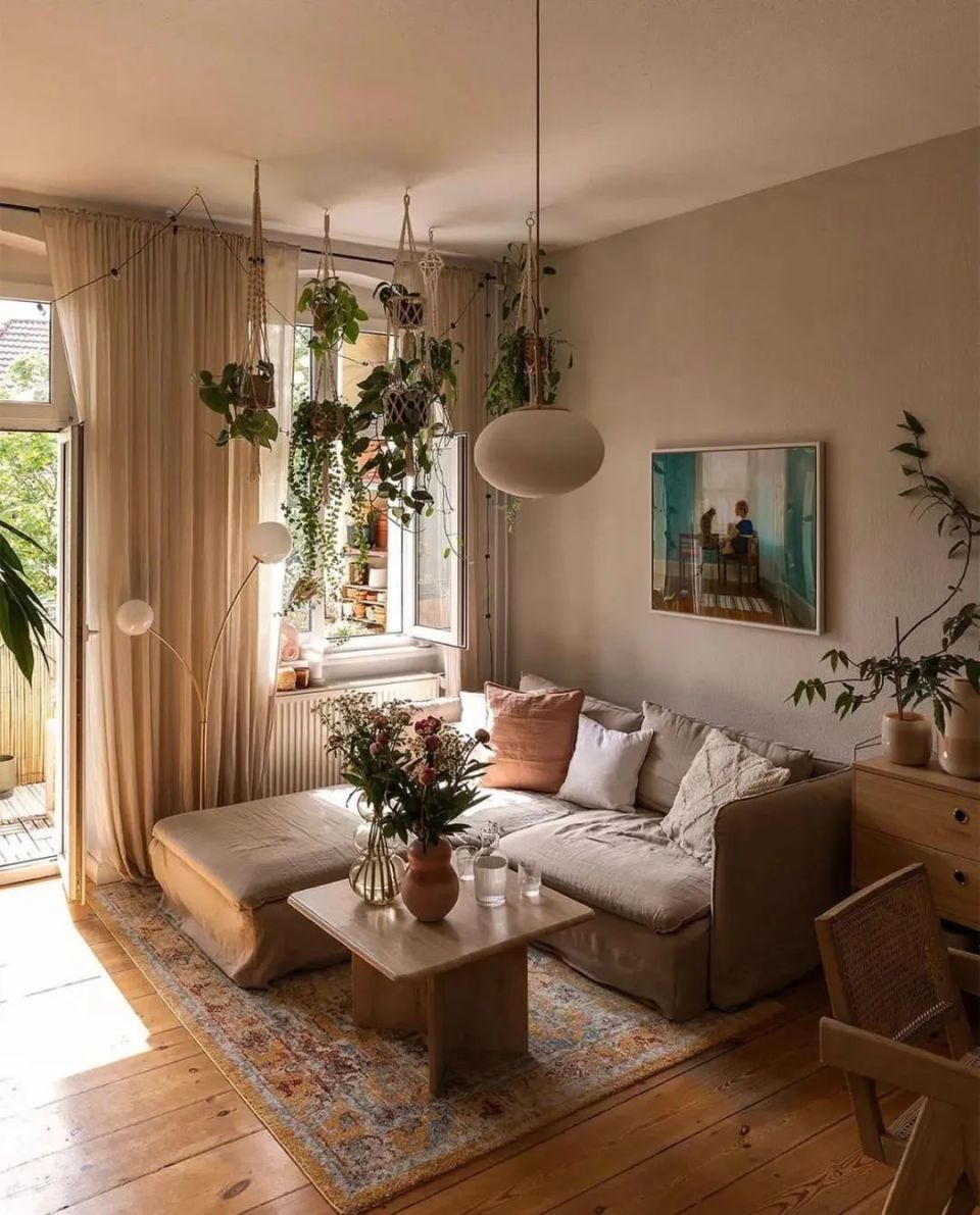 NorikoPelt67's tweet photo. Keep your pothos thriving: water when top 2 inches of soil feel dry, and place it in bright indirect light!  #PlantCare https://t.co/tHTo416khy