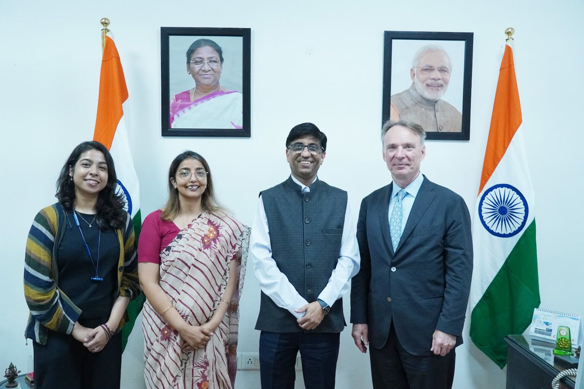karandi65's tweet photo. Interacted with Mr. Franklin Servan Schreiber @Franklinss , CEO and Dr. Vasudha Verma of @Transmutex_SA , Switzerland, to discuss opportunities for collaboration in accelerator-based thorium technologies for medical applications.

The discussions focused on advanced radioisotope production for cancer diagnosis and treatment, and explored opportunities for collaborative research to strengthen India’s capabilities in this strategically important domain.

#HealthcareInnovation #CancerCare #Research