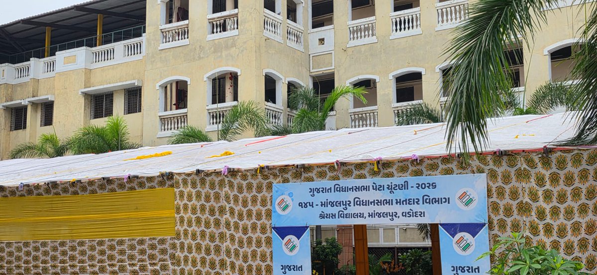CEOGujarat's tweet photo. Vadodara administration prepared rain protective covers at polling stations so that adverse weather does not become a barrier in exercising the democratic right to vote in  Manjalpur Assembly bye-election @ Gujarat https://t.co/ytmHX6E7J9