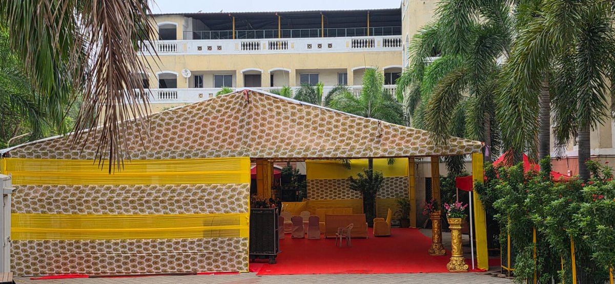 CEOGujarat's tweet photo. Vadodara administration prepared rain protective covers at polling stations so that adverse weather does not become a barrier in exercising the democratic right to vote in  Manjalpur Assembly bye-election @ Gujarat https://t.co/ytmHX6E7J9